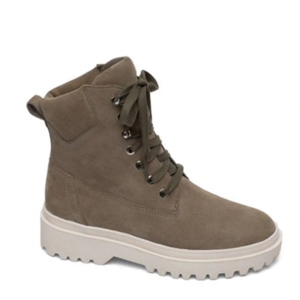 NWT Lisa Vicky Olive Green Kid Suede Adapt-V Boot - Size 8.5